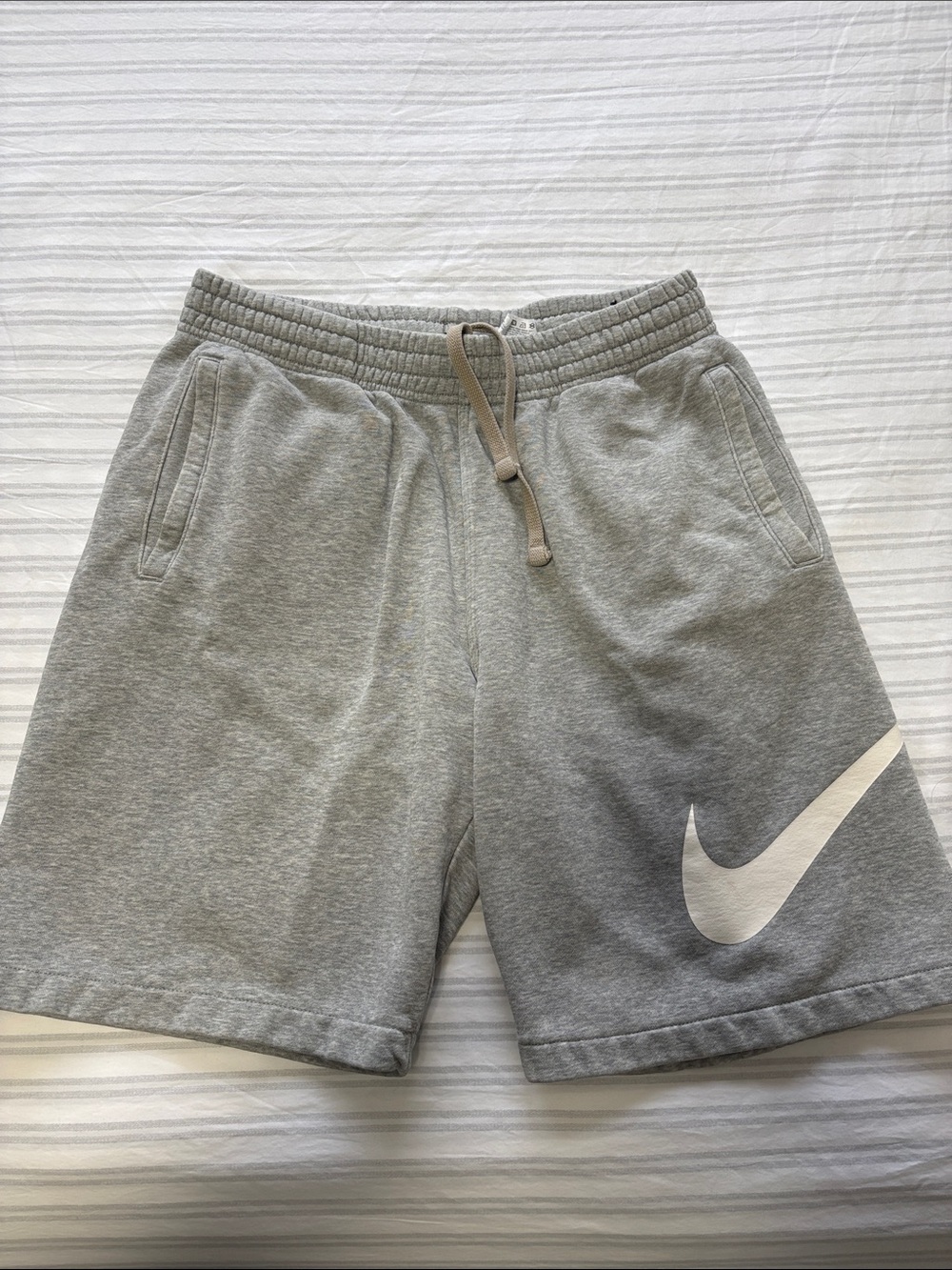 Nike Men’s Light Gray Fleece Athletic Shorts with White Swoosh size Large